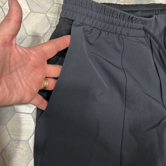 {Lululemon}Mens Sz L Charcoal Gray & Black Joggers w/Elastic Waist & Tie - Picture 4 of 11
